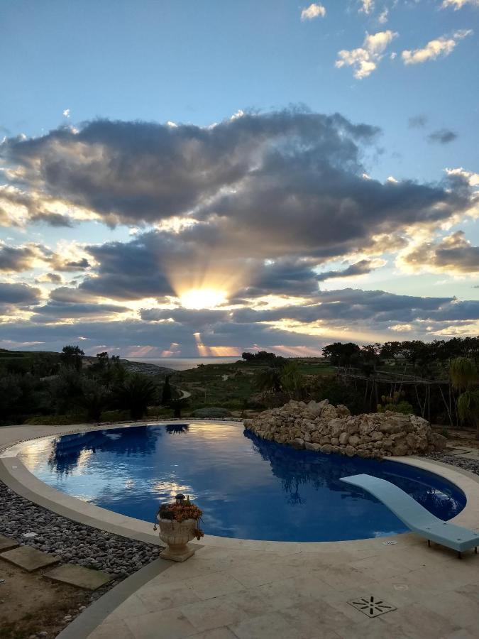 Dar Ta' Xmun - Idyllic Farmhouse With Pool, Garden, Seaview & Sunset San Lawrenz Exterior photo