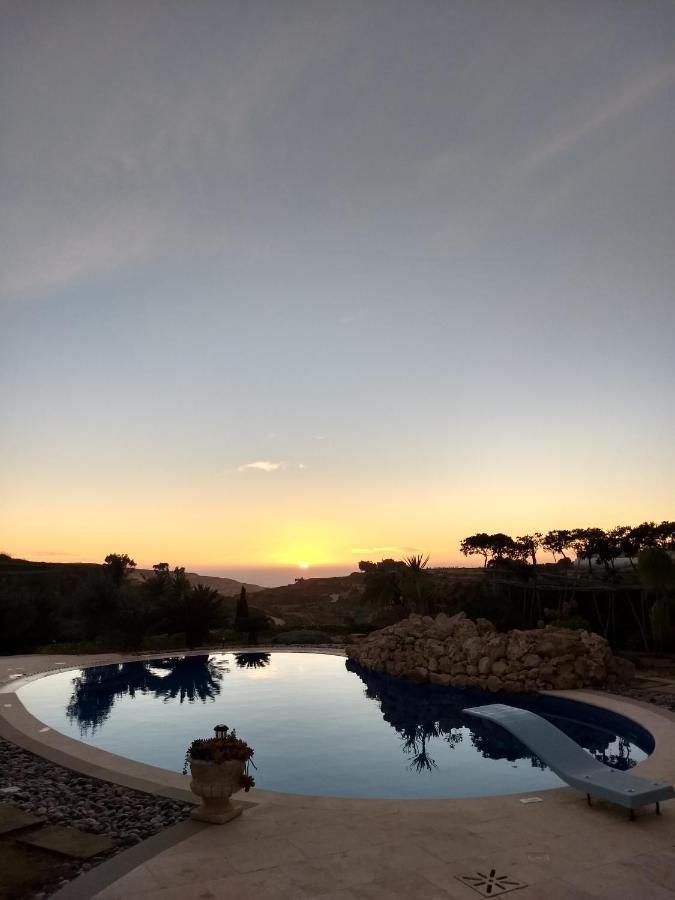 Dar Ta' Xmun - Idyllic Farmhouse With Pool, Garden, Seaview & Sunset San Lawrenz Exterior photo