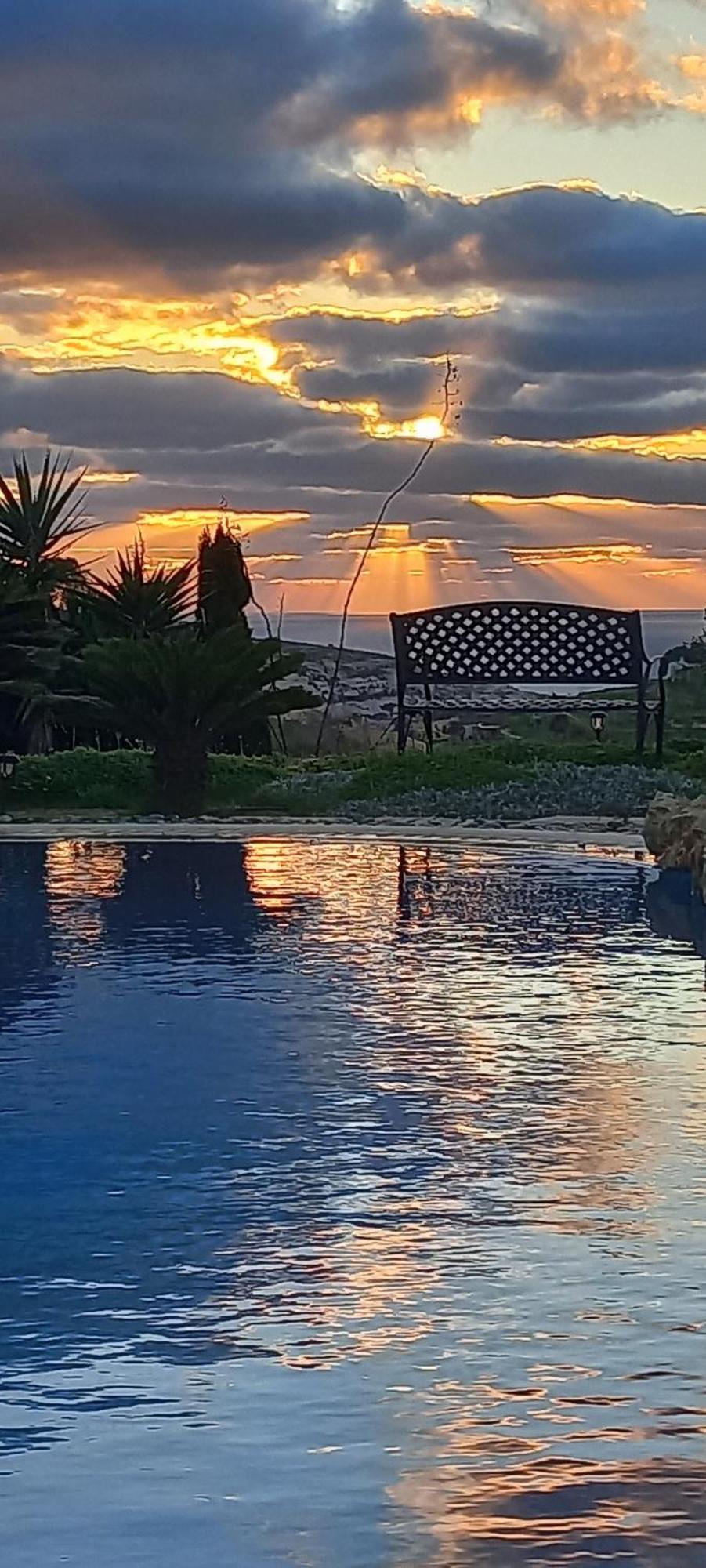 Dar Ta' Xmun - Idyllic Farmhouse With Pool, Garden, Seaview & Sunset San Lawrenz Exterior photo